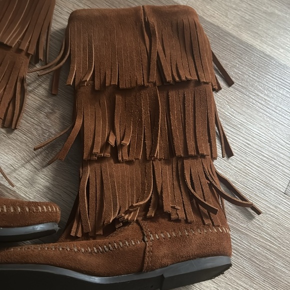 Minnetonka 3 layer fringe boots - Picture 2 of 7
